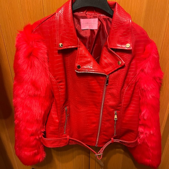 Red jacket with fur sleeves - Picture 1 of 3